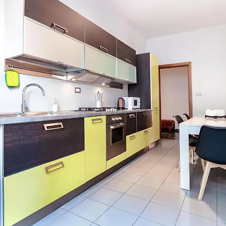 100m To Arena 3br Luxury * ורונה
